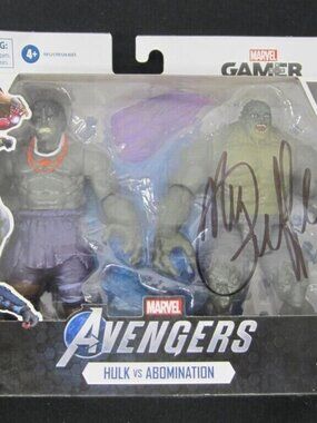 Mark Ruffalo signed The Avengers Hasbro Marvel Gamerverse Hulk Vs. Abomination